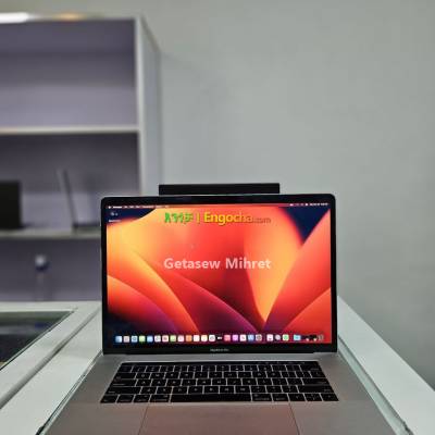 Apple MacBook Pro  Late 2017 (4GB Dedicated Graphics)• 2.9 GHz Intel Core i7 201716GB Ram